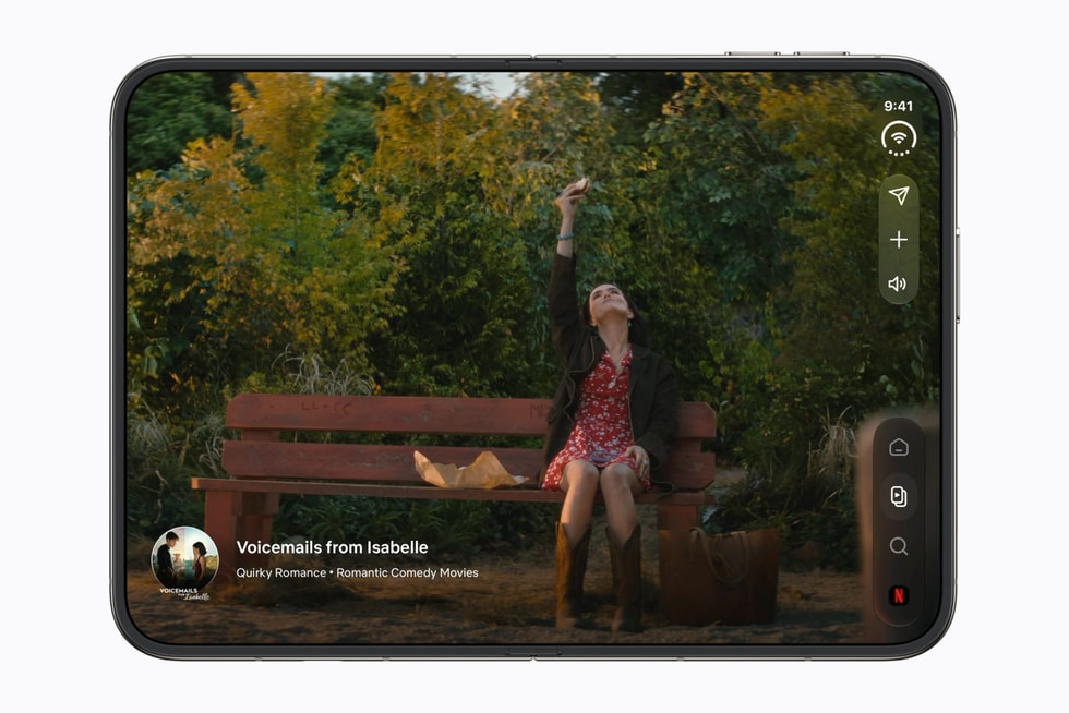 iPhone Duo'nun 7,6 inçlik iç ekranında tam ekran video oynatılıyor