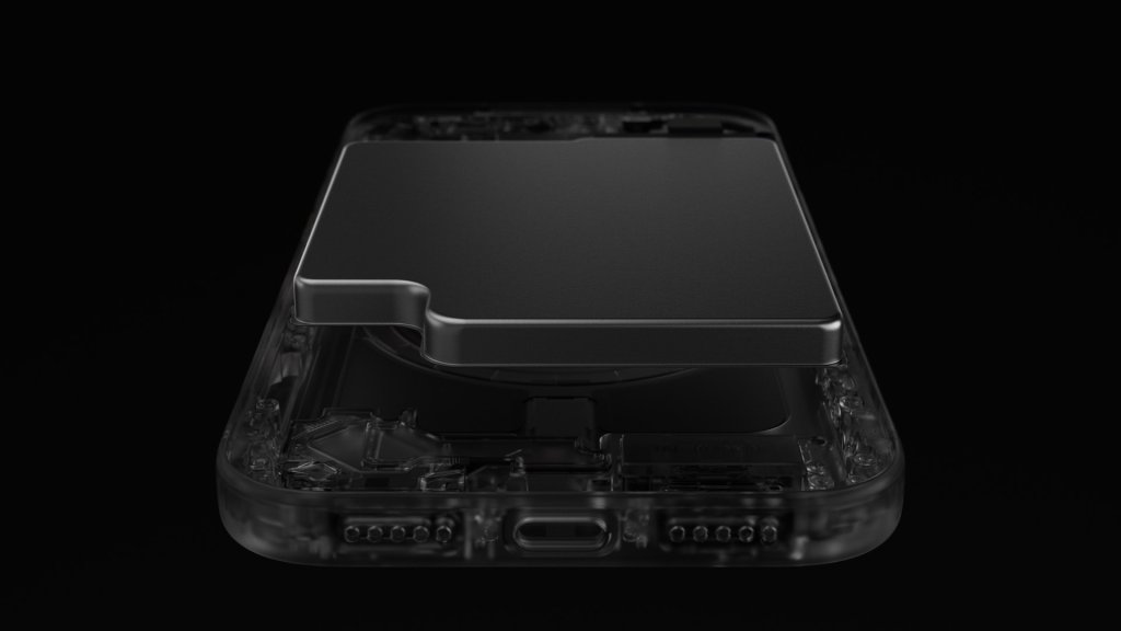 Apple'ın iPhone 18 Pro tanıtım görseli: şeffaf gösterilen telefon gövdesinin içinde yeni tasarımlı, basamaklı metal pil hücresi