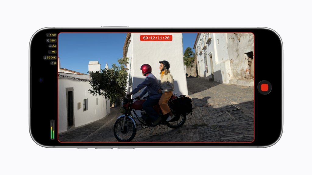 iPhone 18 Pro’da Final Cut Camera kayıt yaparken vizörü çevreleyen kırmızı tally çerçevesi ve zaman kodu; motosikletli iki kişi